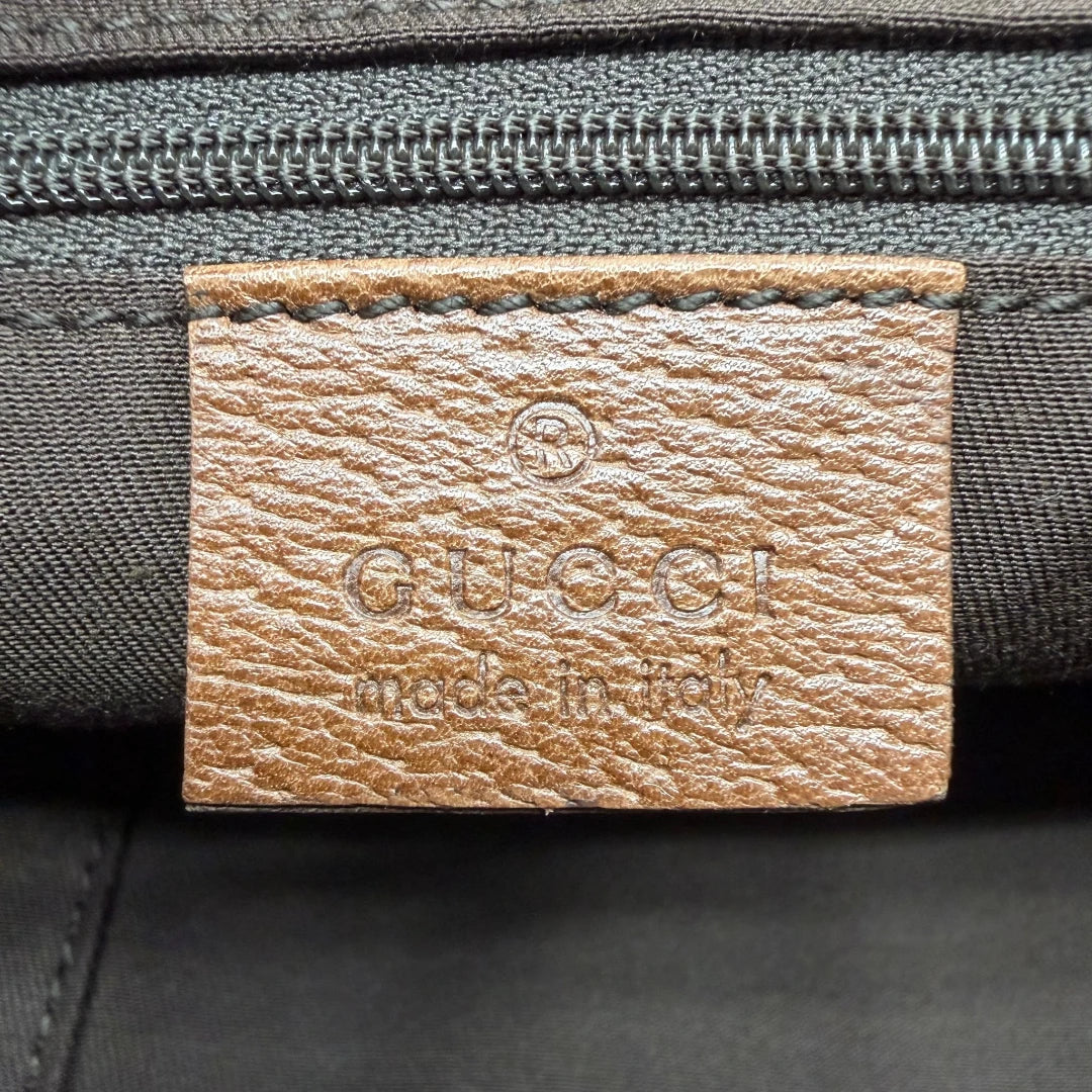 https://cdn.shopify.com/s/files/1/0564/9376/8855/files/Gucci_Handtasche_Abbey_klein_Denim_monogram_blau_vintage_GG7882.webp?v=1780489846