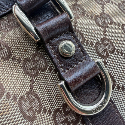 https://cdn.shopify.com/s/files/1/0564/9376/8855/files/Gucci_Handtasche_Abbey_langlich_monogram_beige_13.webp?v=1781712916