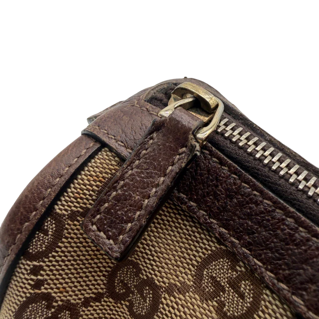 https://cdn.shopify.com/s/files/1/0564/9376/8855/files/Gucci_Handtasche_Abbey_langlich_monogram_beige_14.webp?v=1781712916