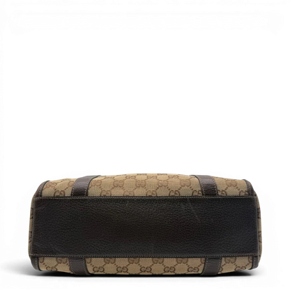 https://cdn.shopify.com/s/files/1/0564/9376/8855/files/Gucci_Handtasche_Abbey_langlich_monogram_beige_5.webp?v=1781712916