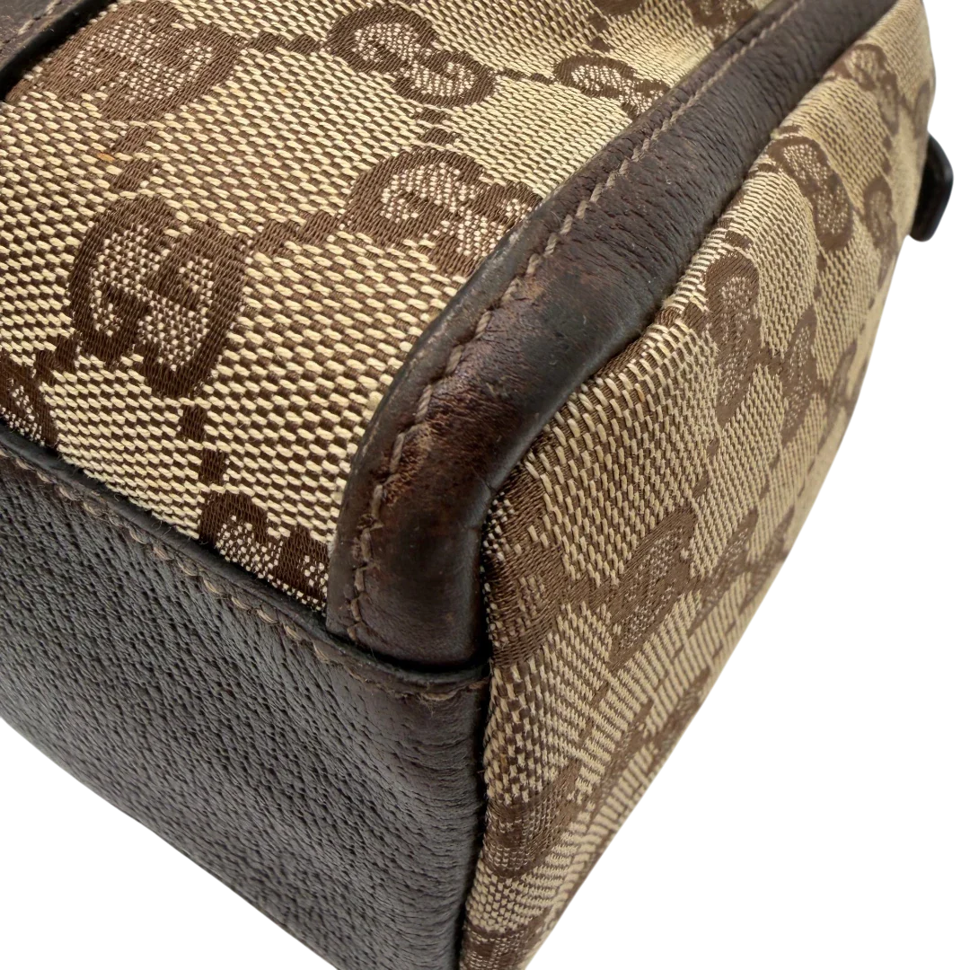 https://cdn.shopify.com/s/files/1/0564/9376/8855/files/Gucci_Handtasche_Abbey_langlich_monogram_beige_6.webp?v=1781712916
