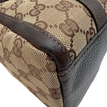 https://cdn.shopify.com/s/files/1/0564/9376/8855/files/Gucci_Handtasche_Abbey_langlich_monogram_beige_9.webp?v=1781712916