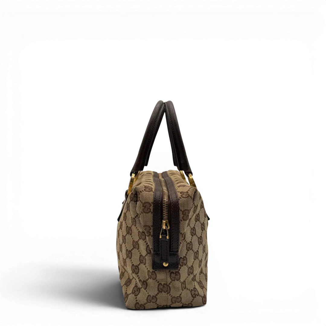 https://cdn.shopify.com/s/files/1/0564/9376/8855/files/Gucci_Handtasche_Balthus_langlich_monogram_beige_vintage_GG7444.webp?v=1779964371