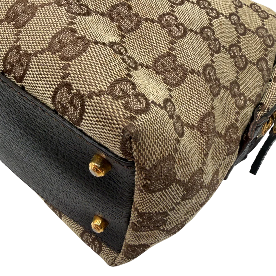 https://cdn.shopify.com/s/files/1/0564/9376/8855/files/Gucci_Handtasche_Balthus_langlich_monogram_beige_vintage_GG7448.webp?v=1779964371