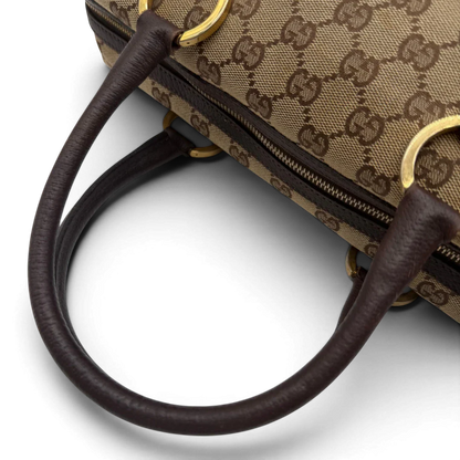 https://cdn.shopify.com/s/files/1/0564/9376/8855/files/Gucci_Handtasche_Balthus_langlich_monogram_beige_vintage_GG7451.webp?v=1779964370