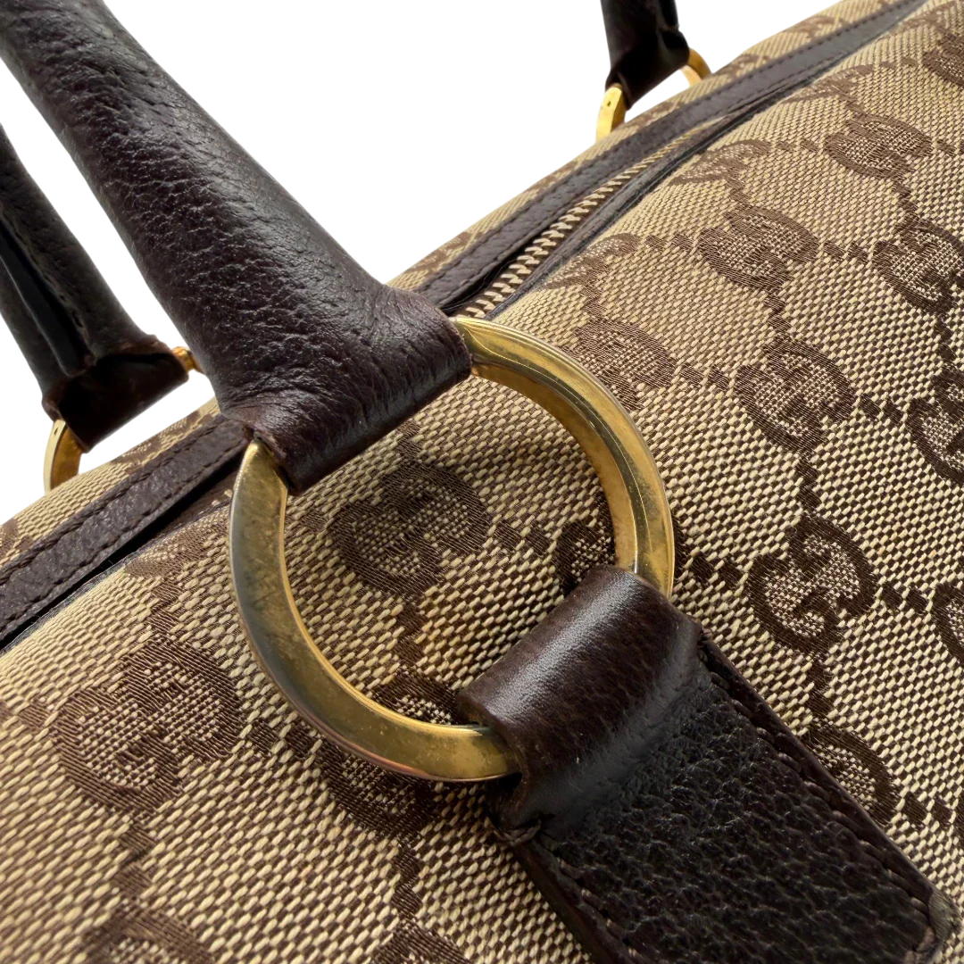 https://cdn.shopify.com/s/files/1/0564/9376/8855/files/Gucci_Handtasche_Balthus_langlich_monogram_beige_vintage_GG7452.webp?v=1779964370