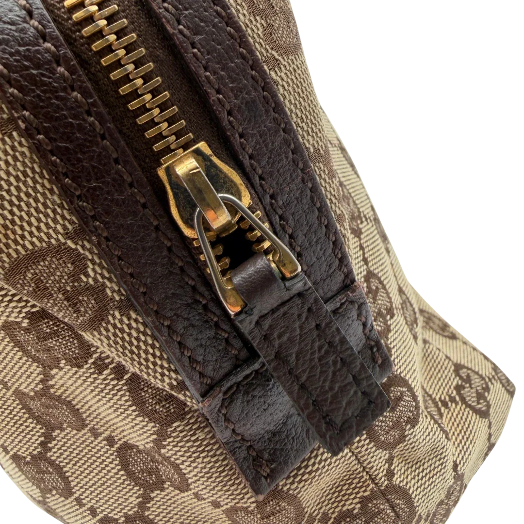 https://cdn.shopify.com/s/files/1/0564/9376/8855/files/Gucci_Handtasche_Balthus_langlich_monogram_beige_vintage_GG7453.webp?v=1779964370