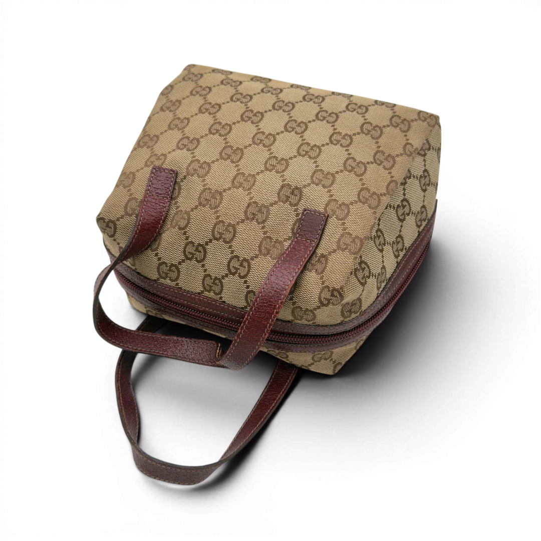 https://cdn.shopify.com/s/files/1/0564/9376/8855/files/Gucci_Handtasche_Balthus_monogram_beige_10.webp?v=1782909551