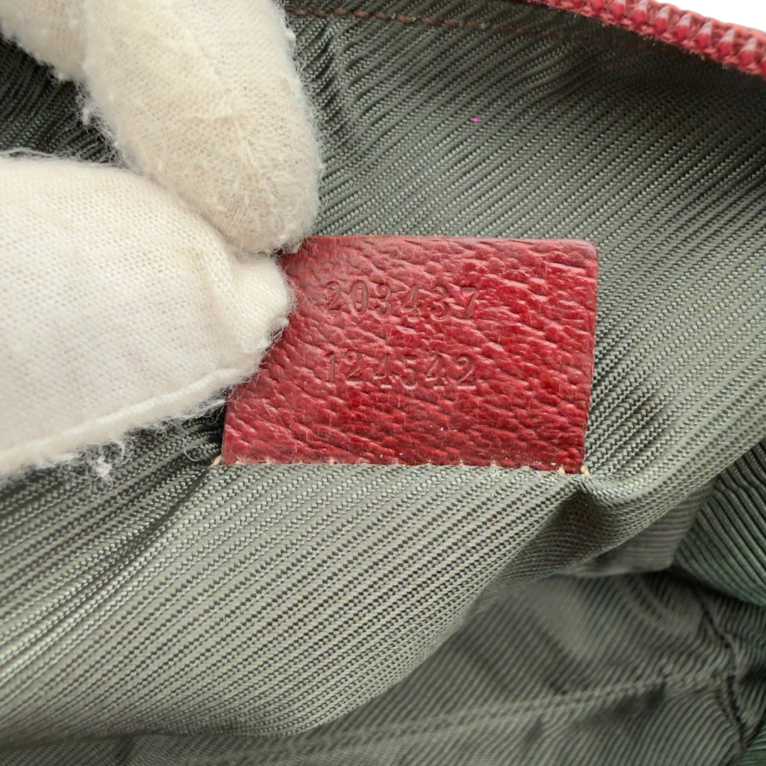 https://cdn.shopify.com/s/files/1/0564/9376/8855/files/Gucci_Handtasche_Balthus_monogram_beige_14.webp?v=1782909552