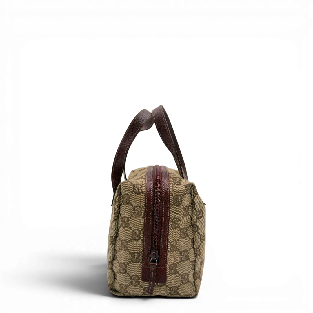 https://cdn.shopify.com/s/files/1/0564/9376/8855/files/Gucci_Handtasche_Balthus_monogram_beige_4.webp?v=1782909551