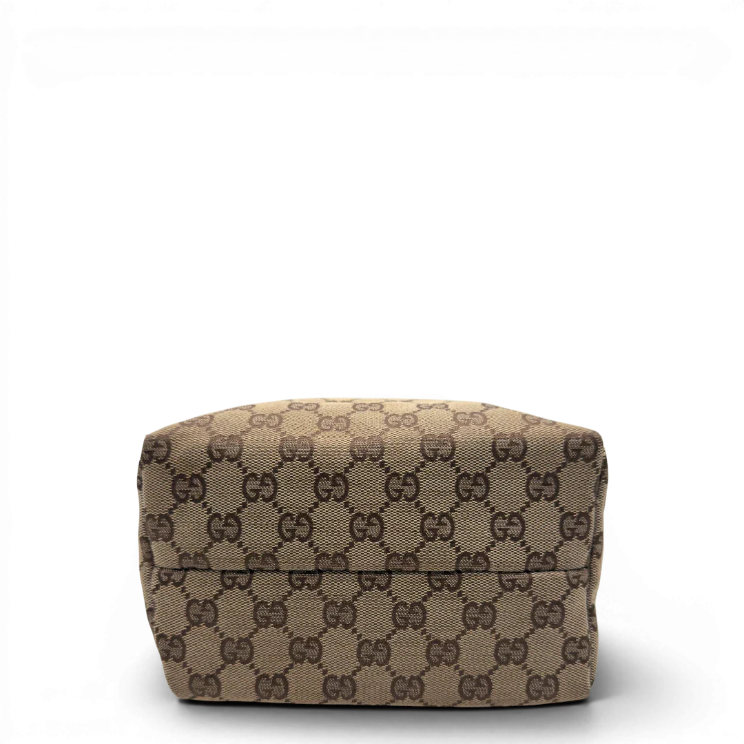 https://cdn.shopify.com/s/files/1/0564/9376/8855/files/Gucci_Handtasche_Balthus_monogram_beige_5.webp?v=1782909551