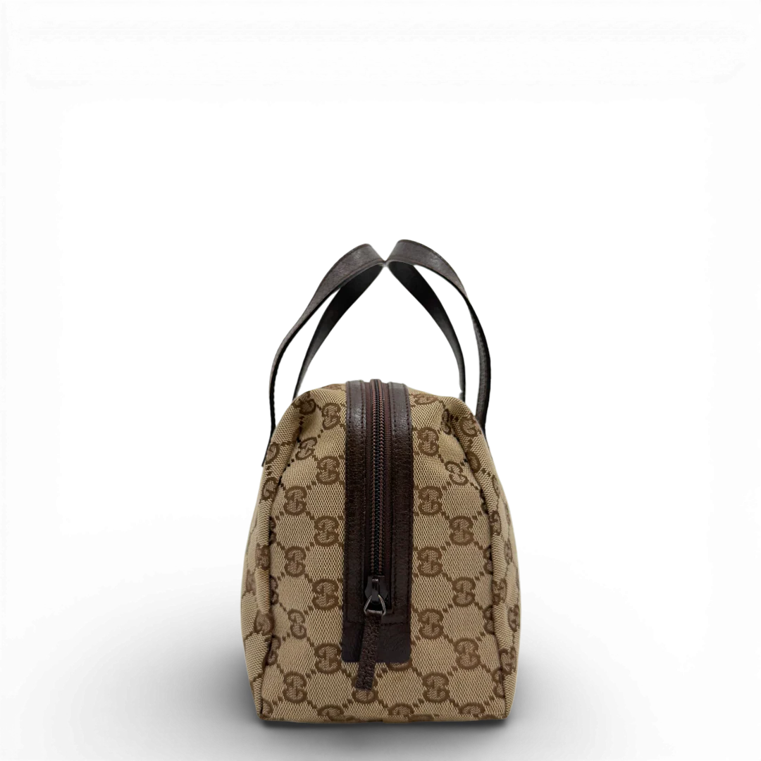 https://cdn.shopify.com/s/files/1/0564/9376/8855/files/Gucci_Handtasche_Balthus_monogram_beige_vintage_GG_0171.webp?v=1771409218