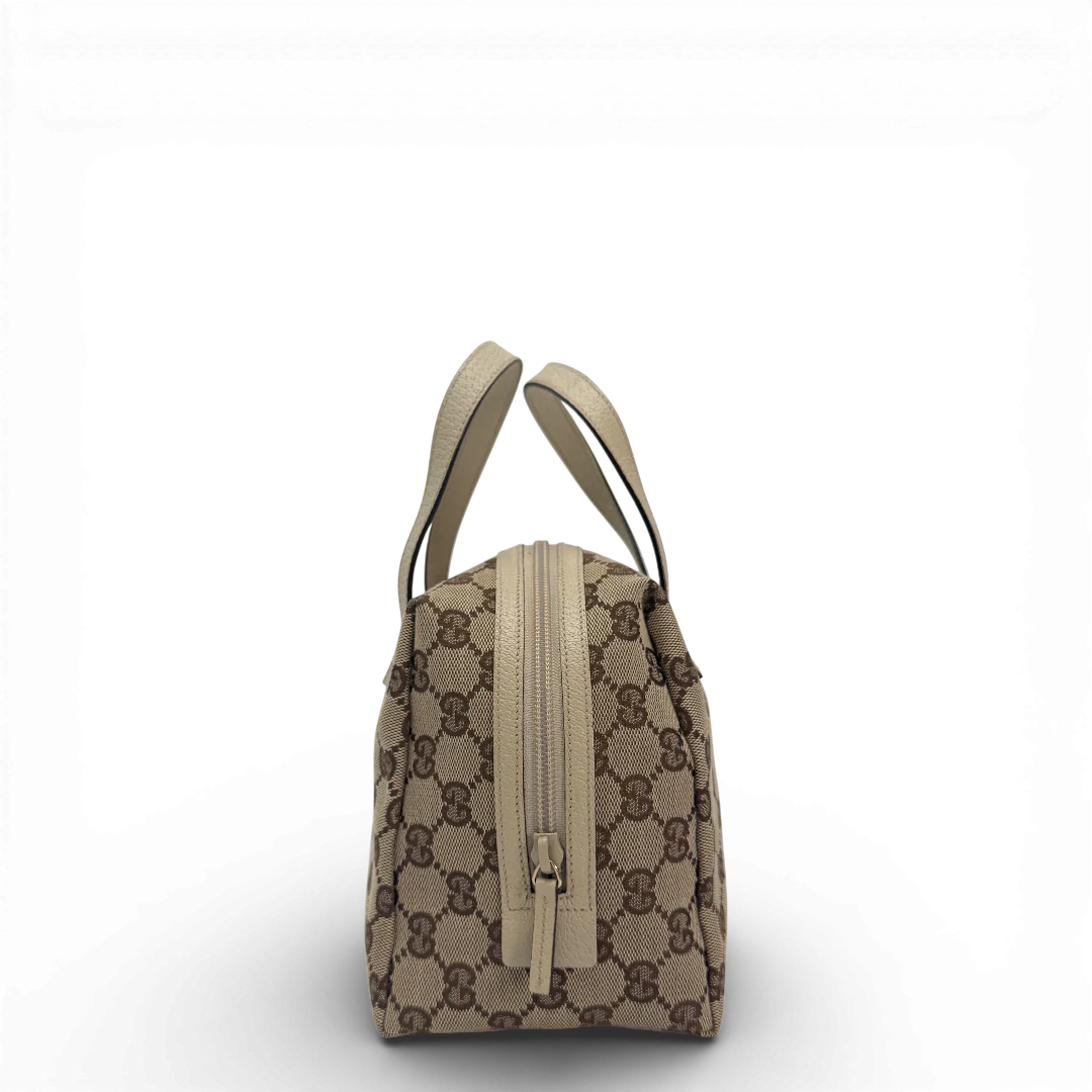 https://cdn.shopify.com/s/files/1/0564/9376/8855/files/Gucci_Handtasche_Balthus_monogram_beige_vintage_GG_9816.webp?v=1770903127
