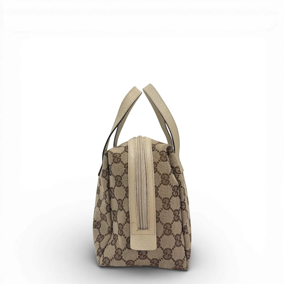 https://cdn.shopify.com/s/files/1/0564/9376/8855/files/Gucci_Handtasche_Balthus_monogram_beige_vintage_GG_9817.webp?v=1770903127