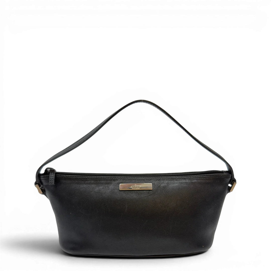 https://cdn.shopify.com/s/files/1/0564/9376/8855/files/Gucci_Handtasche_Boat_Baguette_aus_Leder_schwarz_1.webp?v=1783511320