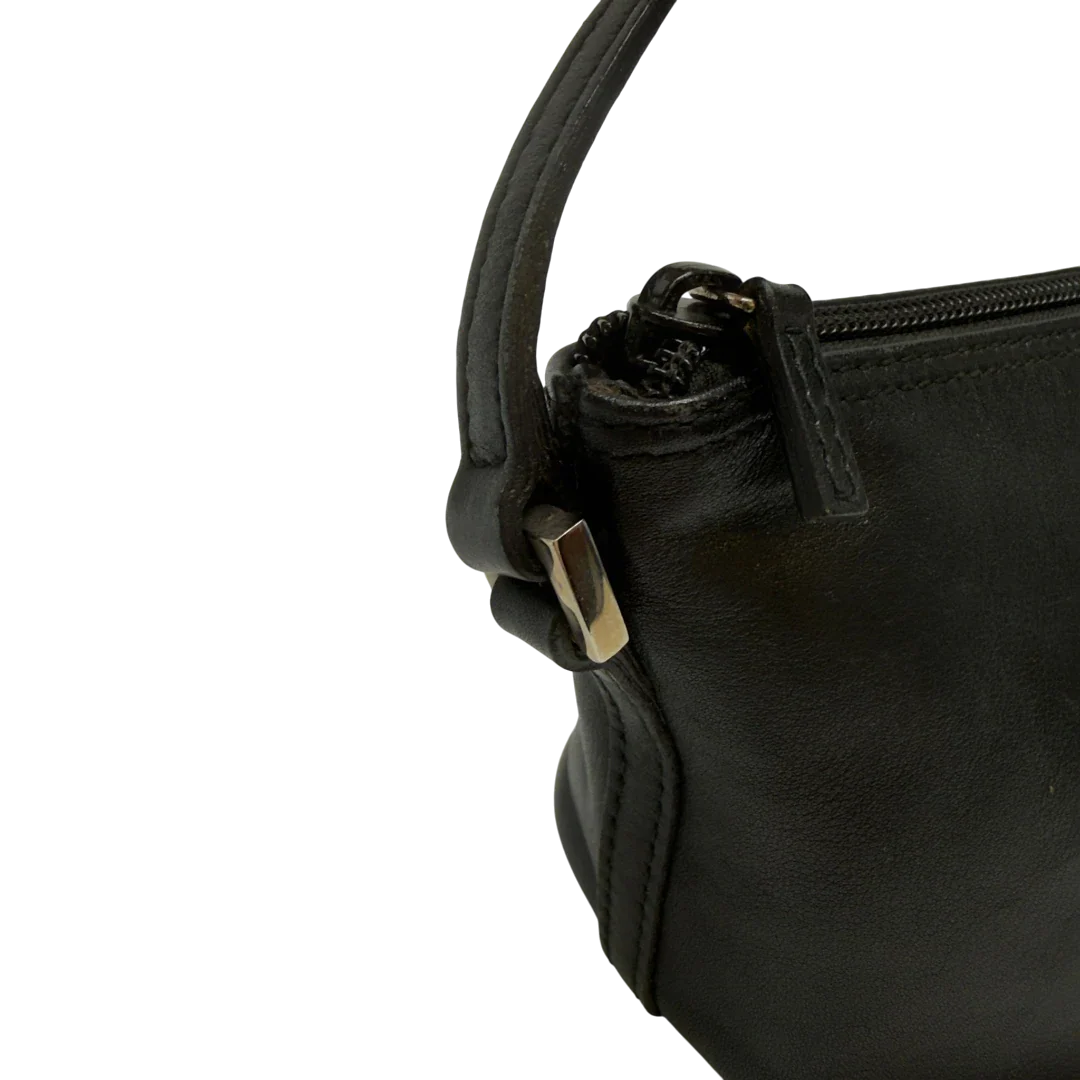 https://cdn.shopify.com/s/files/1/0564/9376/8855/files/Gucci_Handtasche_Boat_Baguette_aus_Leder_schwarz_14.webp?v=1783511319