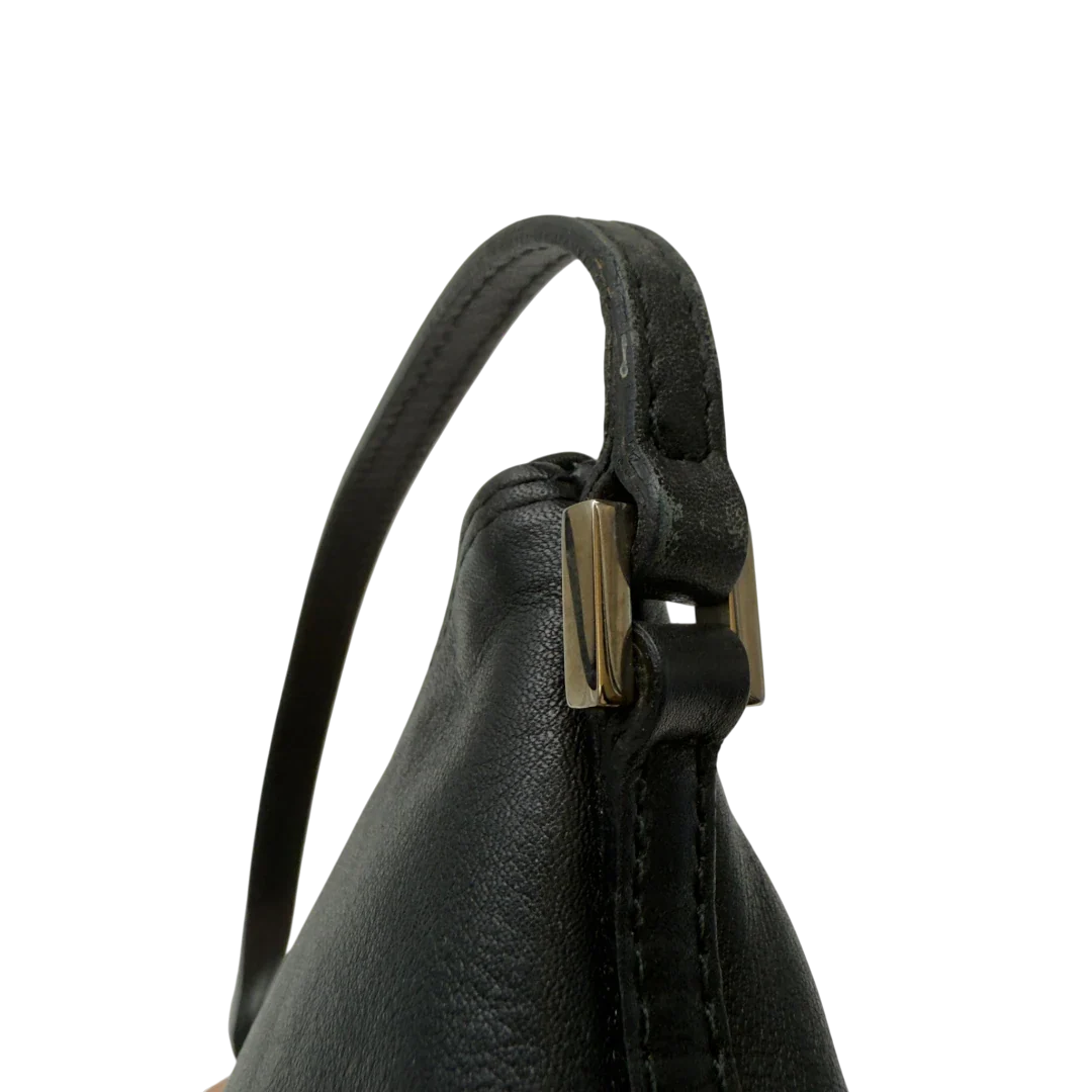 https://cdn.shopify.com/s/files/1/0564/9376/8855/files/Gucci_Handtasche_Boat_Baguette_aus_Leder_schwarz_15.webp?v=1783511319
