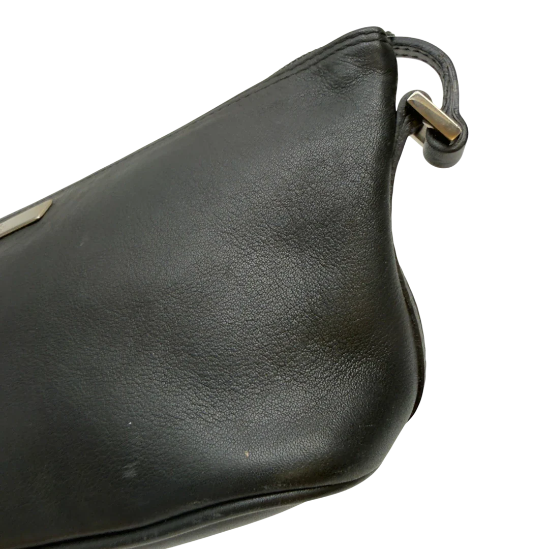 https://cdn.shopify.com/s/files/1/0564/9376/8855/files/Gucci_Handtasche_Boat_Baguette_aus_Leder_schwarz_18.webp?v=1783511319