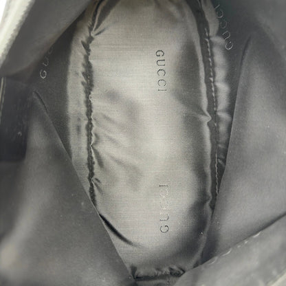 https://cdn.shopify.com/s/files/1/0564/9376/8855/files/Gucci_Handtasche_Boat_Baguette_aus_Leder_schwarz_21.webp?v=1783511320