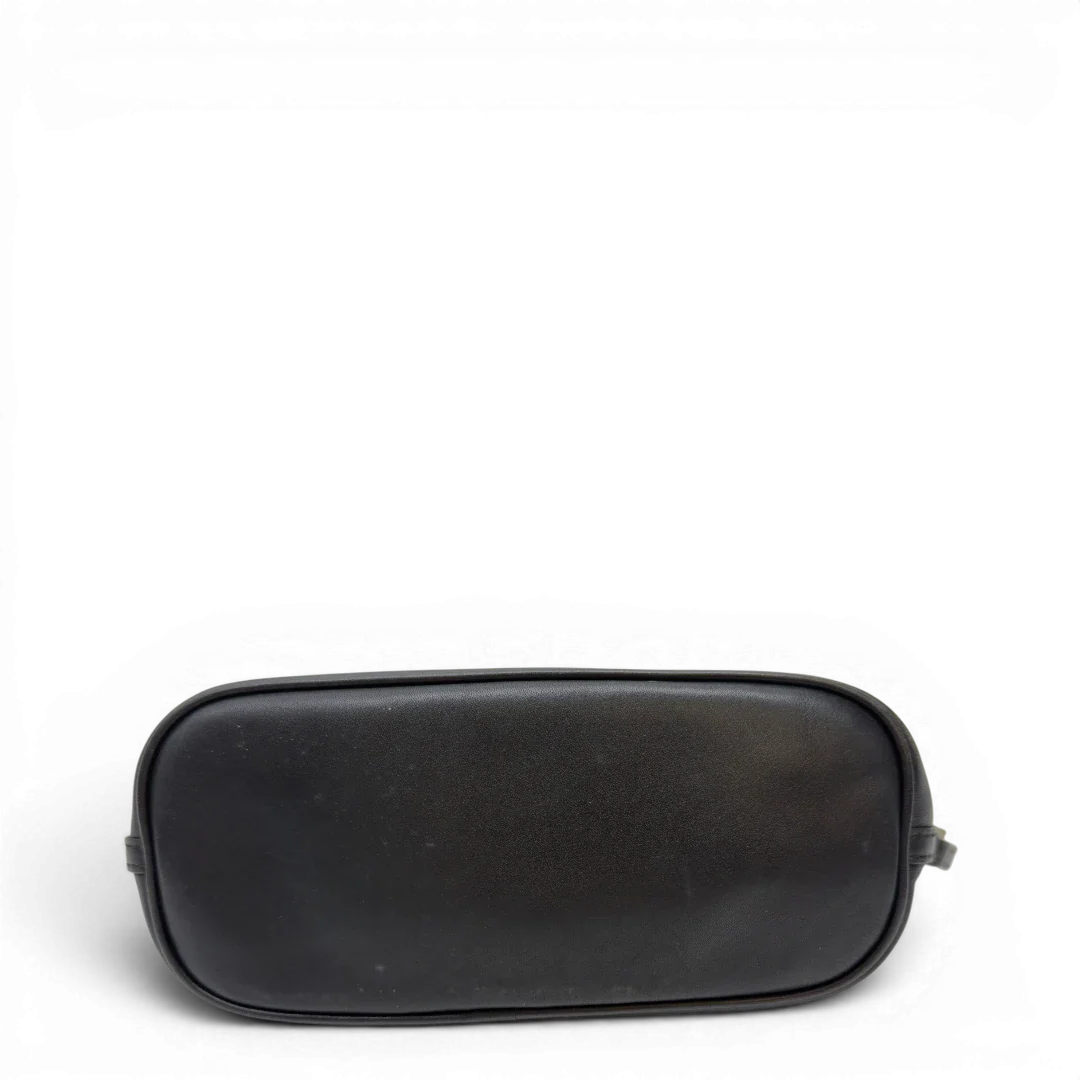 https://cdn.shopify.com/s/files/1/0564/9376/8855/files/Gucci_Handtasche_Boat_Baguette_aus_Leder_schwarz_5.webp?v=1783511319