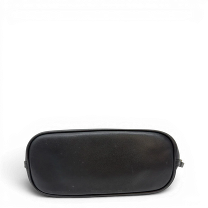 https://cdn.shopify.com/s/files/1/0564/9376/8855/files/Gucci_Handtasche_Boat_Baguette_aus_Leder_schwarz_5.webp?v=1783511319