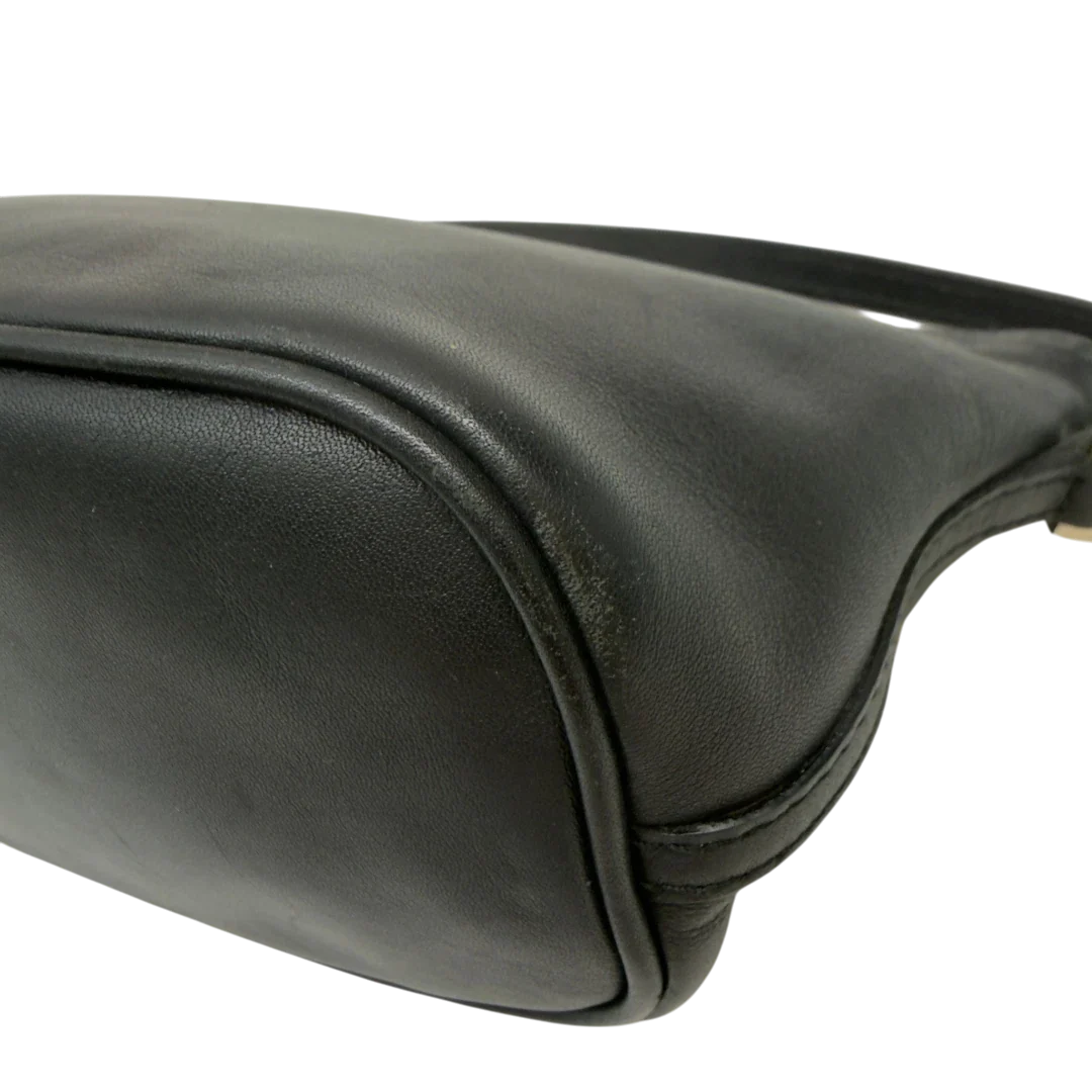 https://cdn.shopify.com/s/files/1/0564/9376/8855/files/Gucci_Handtasche_Boat_Baguette_aus_Leder_schwarz_7.webp?v=1783511319
