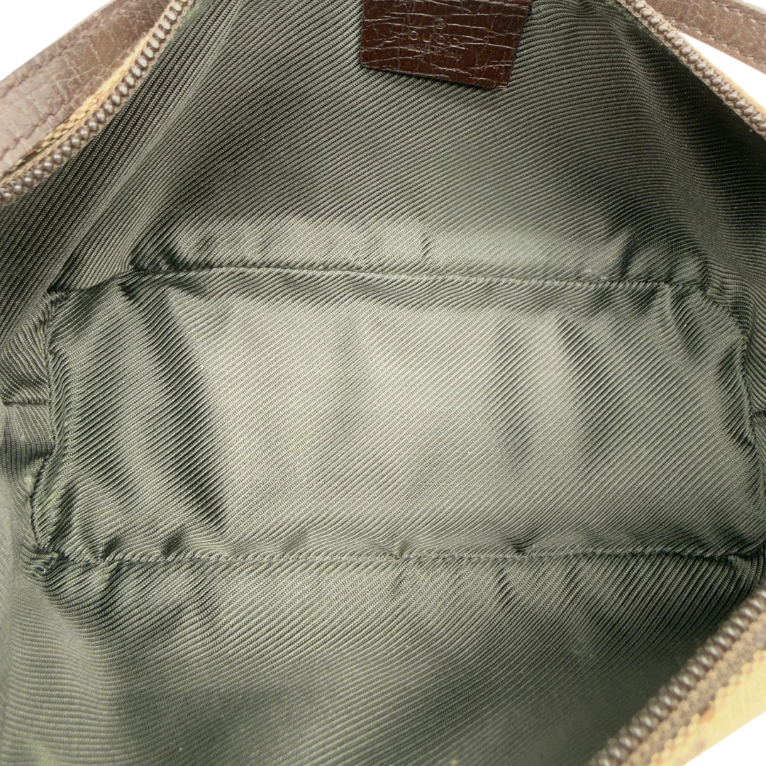 https://cdn.shopify.com/s/files/1/0564/9376/8855/files/Gucci_Handtasche_Boat_Baguette_monogram_beige_13.webp?v=1782904853