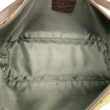 https://cdn.shopify.com/s/files/1/0564/9376/8855/files/Gucci_Handtasche_Boat_Baguette_monogram_beige_13.webp?v=1782904853