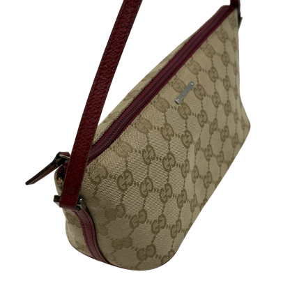 https://cdn.shopify.com/s/files/1/0564/9376/8855/files/Gucci_Handtasche_Boat_Baguette_monogram_beige_14_443d5b07-016e-4b7a-ab54-93250a2ad51f.webp?v=1784282634