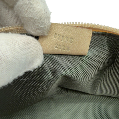https://cdn.shopify.com/s/files/1/0564/9376/8855/files/Gucci_Handtasche_Boat_Baguette_monogram_beige_15_c3bbf93f-08cd-415d-aa2a-ba2a33edfbdd.webp?v=1782910342