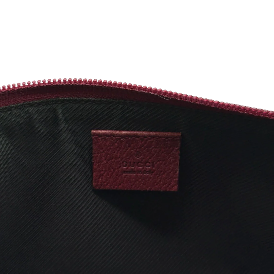 https://cdn.shopify.com/s/files/1/0564/9376/8855/files/Gucci_Handtasche_Boat_Baguette_monogram_beige_17.webp?v=1784282634