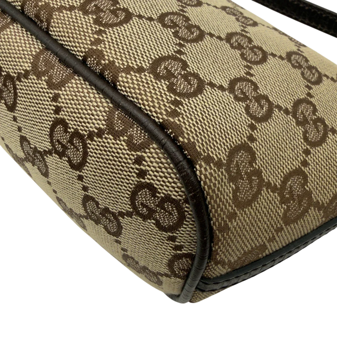 https://cdn.shopify.com/s/files/1/0564/9376/8855/files/Gucci_Handtasche_Boat_Baguette_monogram_beige_8.webp?v=1782904853