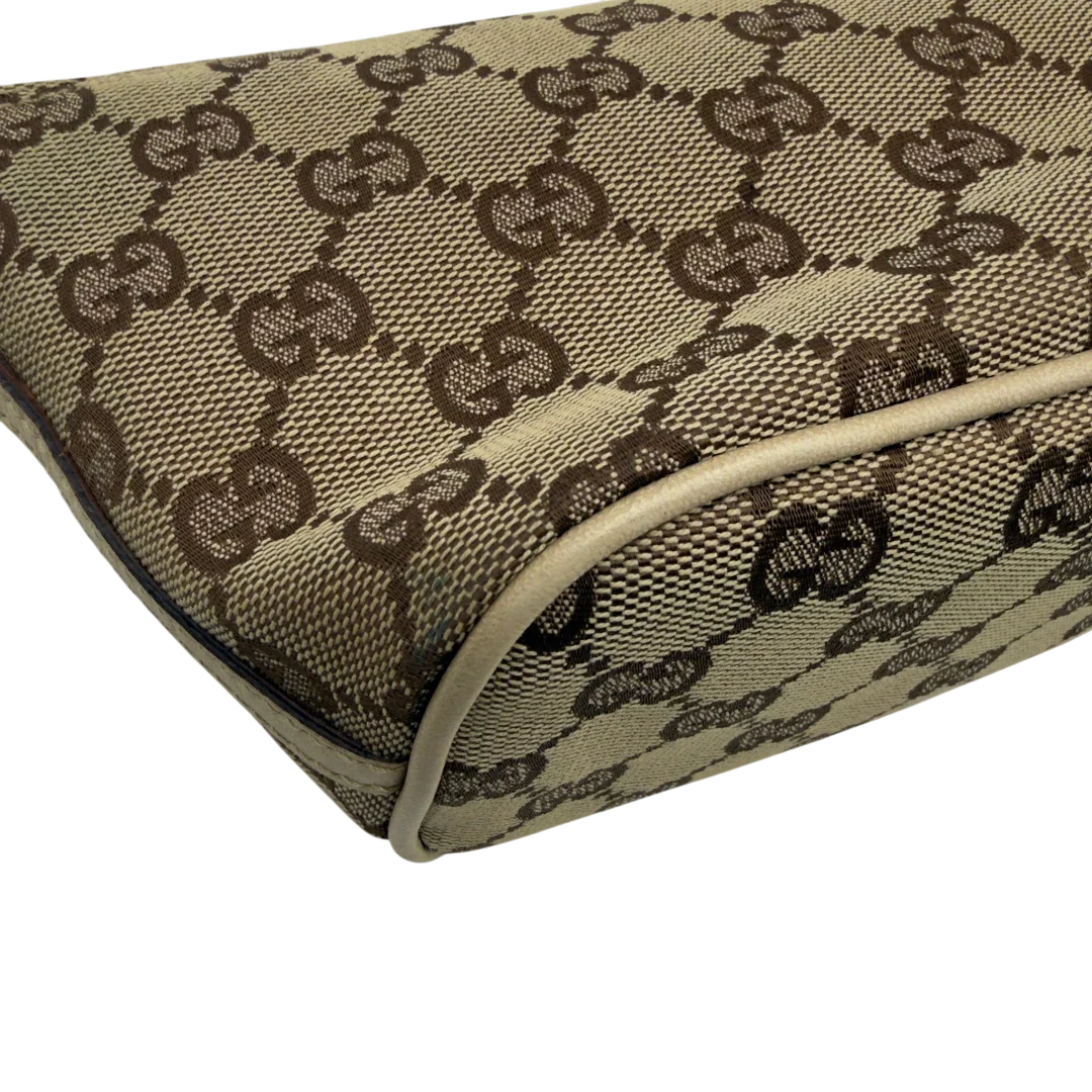 https://cdn.shopify.com/s/files/1/0564/9376/8855/files/Gucci_Handtasche_Boat_Baguette_monogram_beige_9_1ec8595b-7c01-4e8b-8f6e-fbcc1dcfc95f.webp?v=1782910342