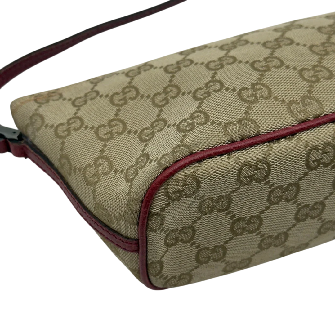https://cdn.shopify.com/s/files/1/0564/9376/8855/files/Gucci_Handtasche_Boat_Baguette_monogram_beige_9_a389af38-3d61-412f-b96c-cab3b1a53c69.webp?v=1784282634