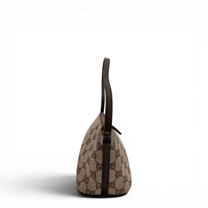 https://cdn.shopify.com/s/files/1/0564/9376/8855/files/Gucci_Handtasche_Boat_Baguette_monogram_beige_vintage_GG6364_d3c9d97e-d51b-49fd-be80-edfe2bf0e693.webp?v=1778669169
