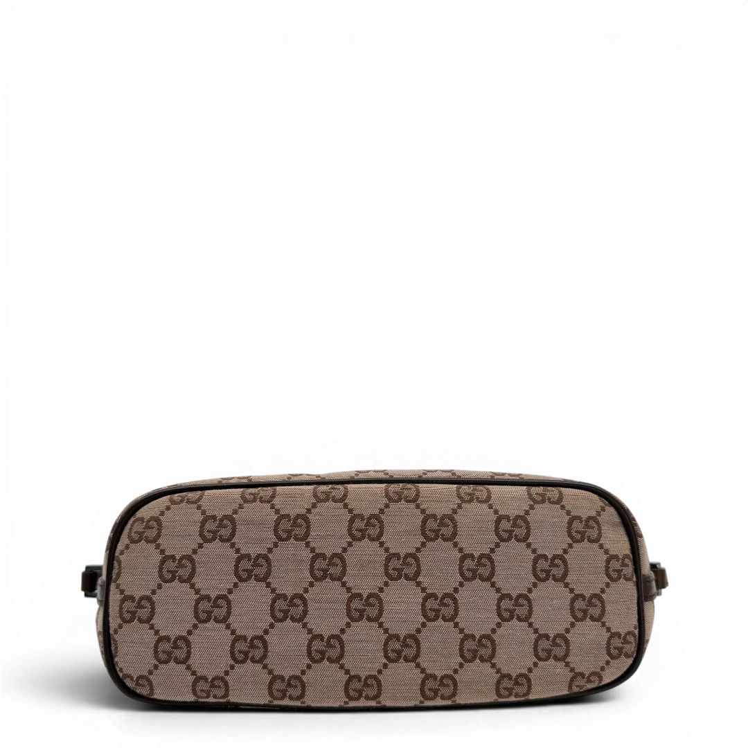 https://cdn.shopify.com/s/files/1/0564/9376/8855/files/Gucci_Handtasche_Boat_Baguette_monogram_beige_vintage_GG6365_3b6a0f71-1458-4c14-82fc-936af495ab94.webp?v=1778669169