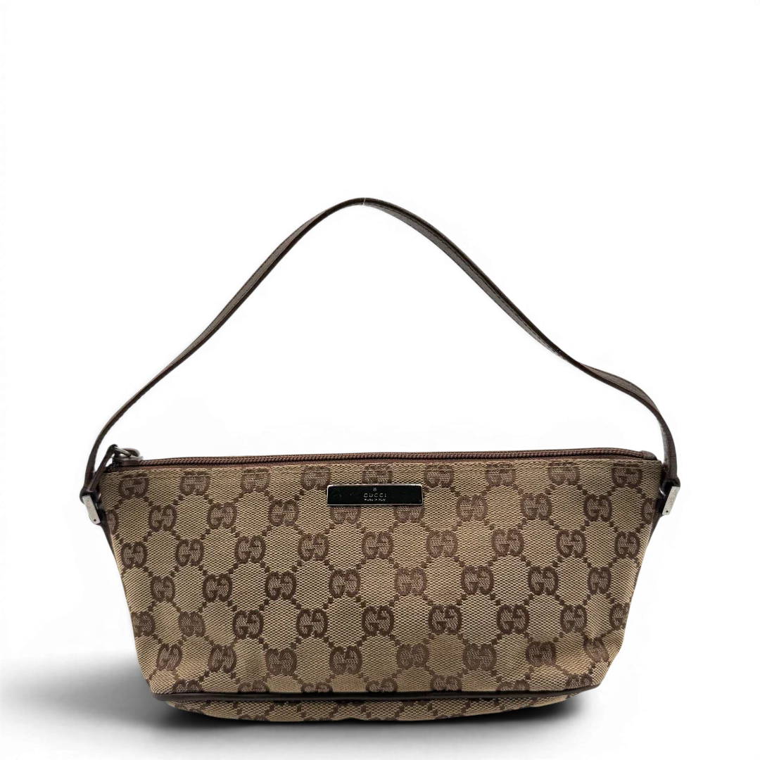 https://cdn.shopify.com/s/files/1/0564/9376/8855/files/Gucci_Handtasche_Boat_Baguette_monogram_beige_vintage_GG6560.webp?v=1778669274