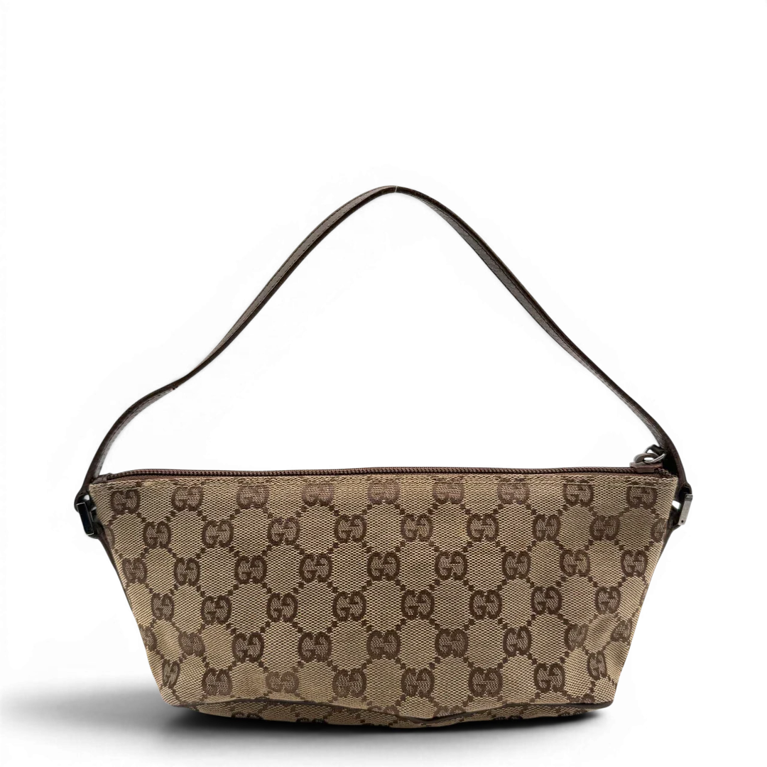 https://cdn.shopify.com/s/files/1/0564/9376/8855/files/Gucci_Handtasche_Boat_Baguette_monogram_beige_vintage_GG6561.webp?v=1778669273