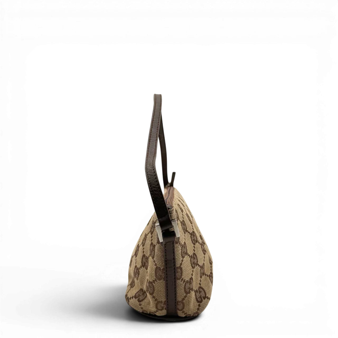 https://cdn.shopify.com/s/files/1/0564/9376/8855/files/Gucci_Handtasche_Boat_Baguette_monogram_beige_vintage_GG6562.webp?v=1778669273