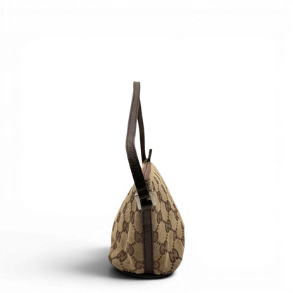 https://cdn.shopify.com/s/files/1/0564/9376/8855/files/Gucci_Handtasche_Boat_Baguette_monogram_beige_vintage_GG6562.webp?v=1778669273