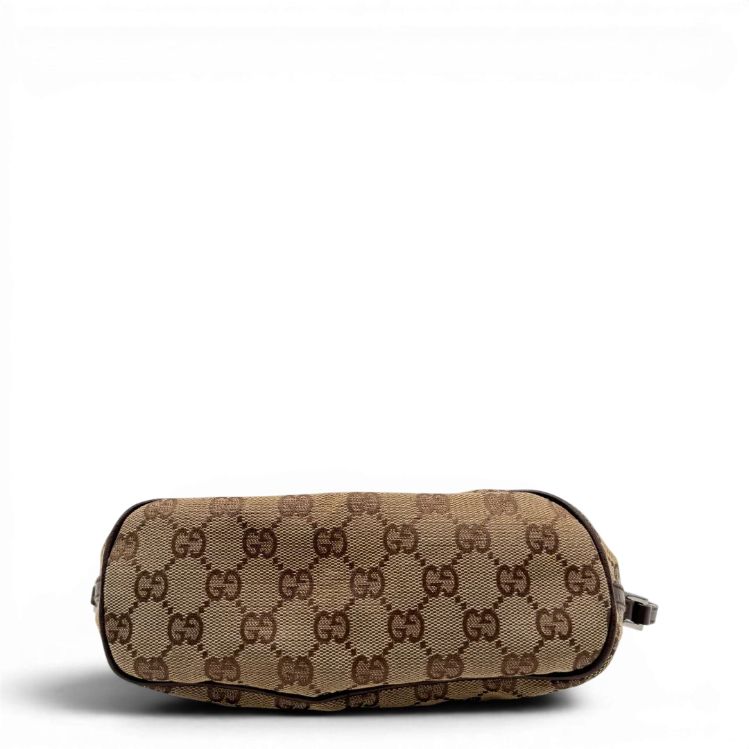 https://cdn.shopify.com/s/files/1/0564/9376/8855/files/Gucci_Handtasche_Boat_Baguette_monogram_beige_vintage_GG6564.webp?v=1778669273