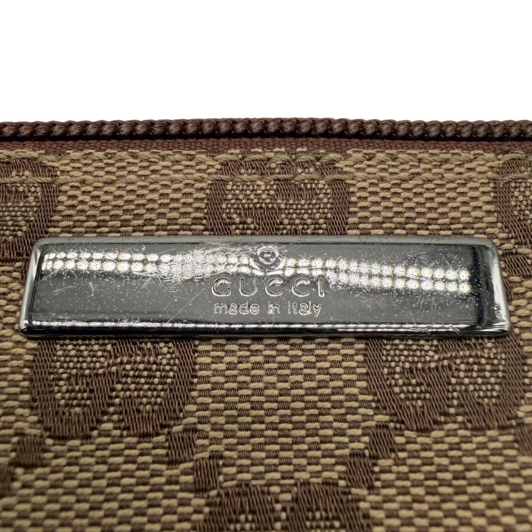 https://cdn.shopify.com/s/files/1/0564/9376/8855/files/Gucci_Handtasche_Boat_Baguette_monogram_beige_vintage_GG6572.webp?v=1778669274