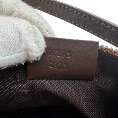 https://cdn.shopify.com/s/files/1/0564/9376/8855/files/Gucci_Handtasche_Boat_Baguette_monogram_beige_vintage_GG6577.webp?v=1778669273