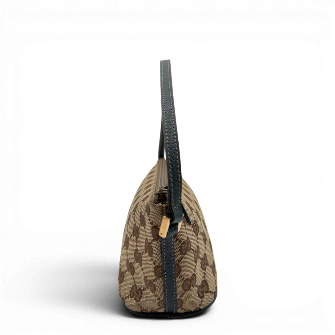 https://cdn.shopify.com/s/files/1/0564/9376/8855/files/Gucci_Handtasche_Boat_Baguette_monogram_beige_vintage_GG7298.webp?v=1778683624