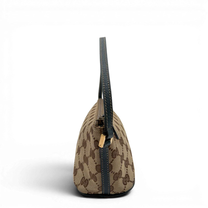 https://cdn.shopify.com/s/files/1/0564/9376/8855/files/Gucci_Handtasche_Boat_Baguette_monogram_beige_vintage_GG7298.webp?v=1778683624