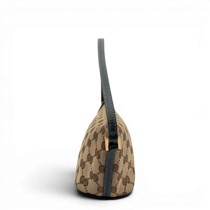 https://cdn.shopify.com/s/files/1/0564/9376/8855/files/Gucci_Handtasche_Boat_Baguette_monogram_beige_vintage_GG7300.webp?v=1778683623