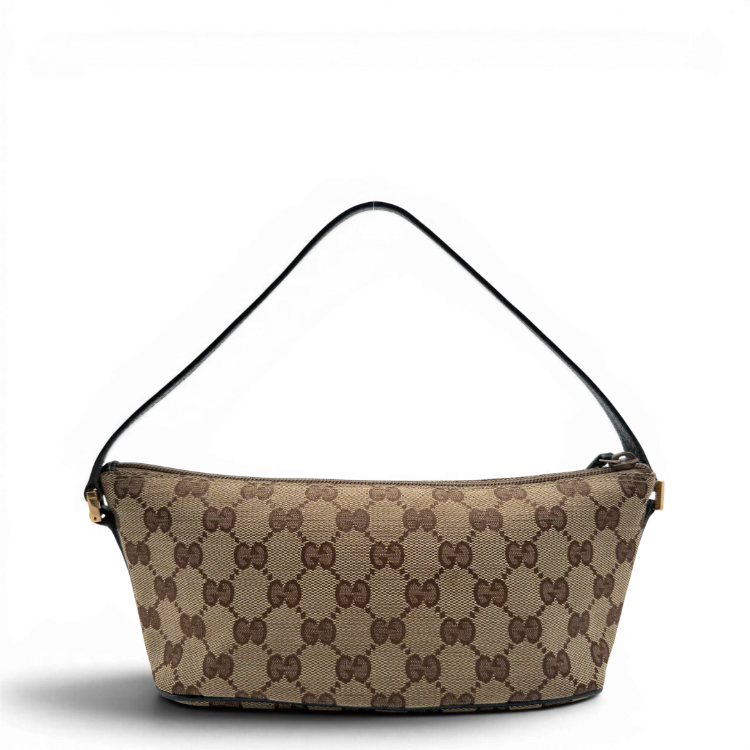 https://cdn.shopify.com/s/files/1/0564/9376/8855/files/Gucci_Handtasche_Boat_Baguette_monogram_beige_vintage_GG7303.webp?v=1778683624