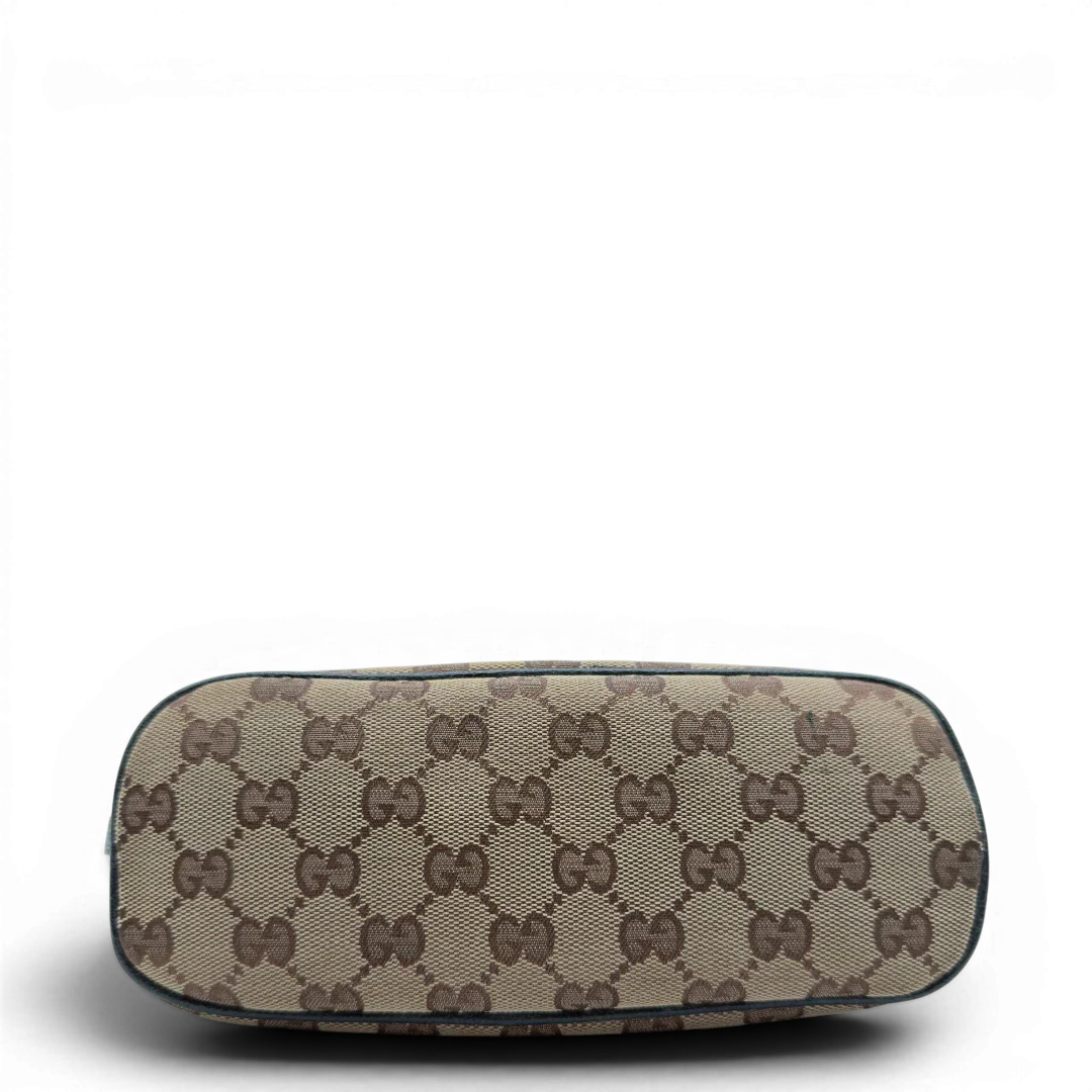 https://cdn.shopify.com/s/files/1/0564/9376/8855/files/Gucci_Handtasche_Boat_Baguette_monogram_beige_vintage_GG7304.webp?v=1778683624