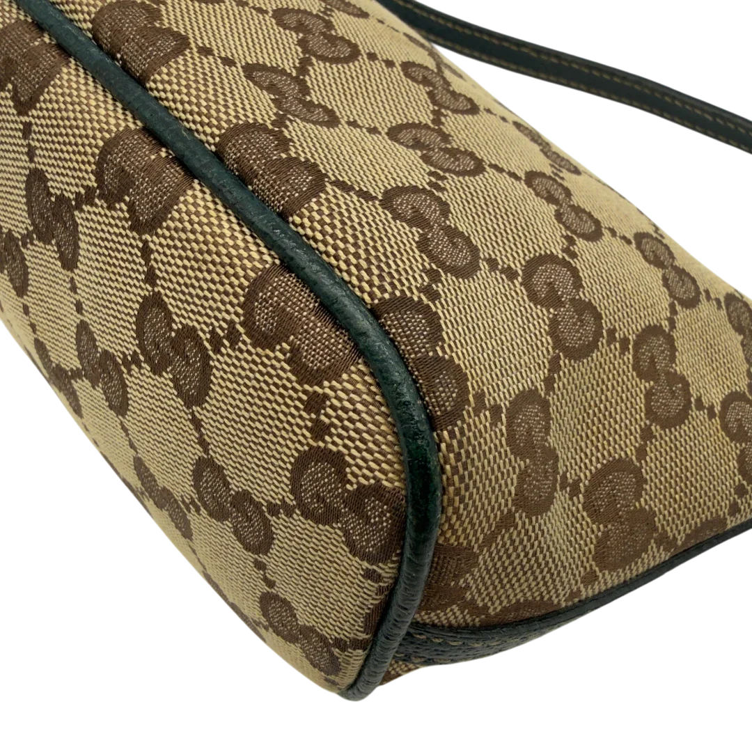 https://cdn.shopify.com/s/files/1/0564/9376/8855/files/Gucci_Handtasche_Boat_Baguette_monogram_beige_vintage_GG7307.webp?v=1778683625
