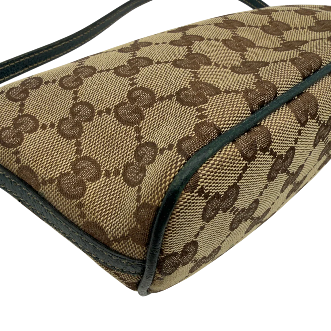 https://cdn.shopify.com/s/files/1/0564/9376/8855/files/Gucci_Handtasche_Boat_Baguette_monogram_beige_vintage_GG7308.webp?v=1778683625